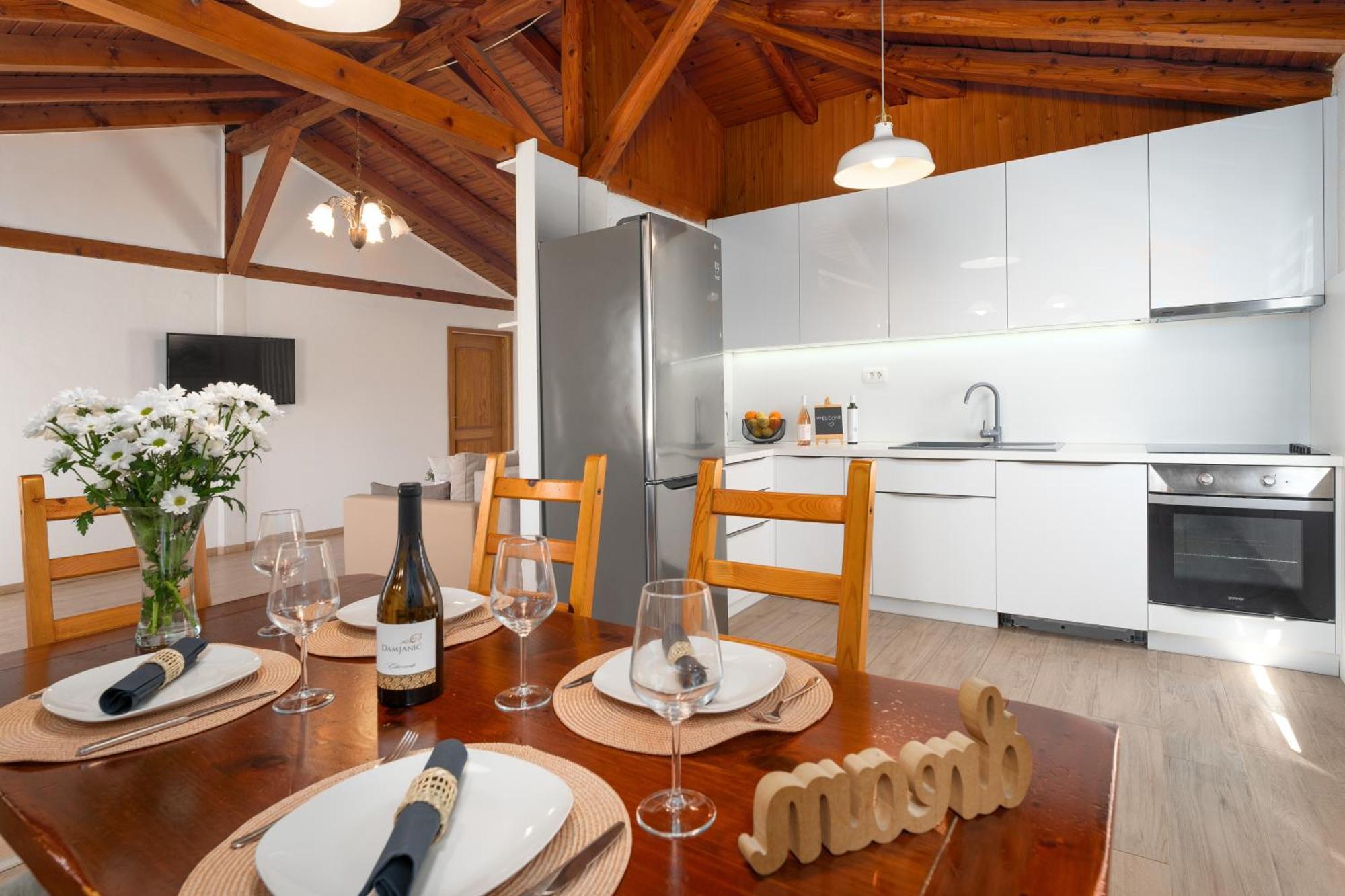 Bella Vista Apartment *